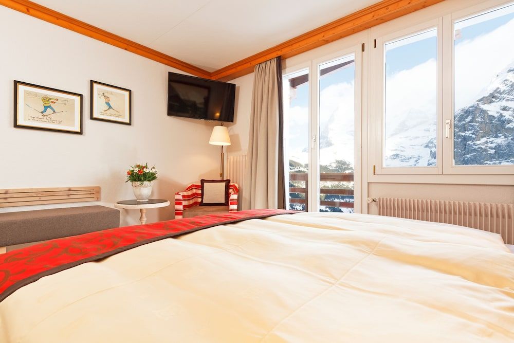 Eiger Mürren Swiss Quality Hotel Double room with Eiger mountain view 9