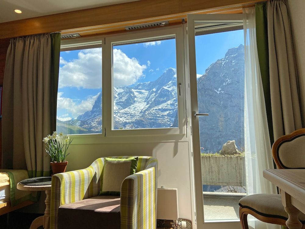 Eiger Mürren Swiss Quality Hotel Single room with Eiger mountain view 4