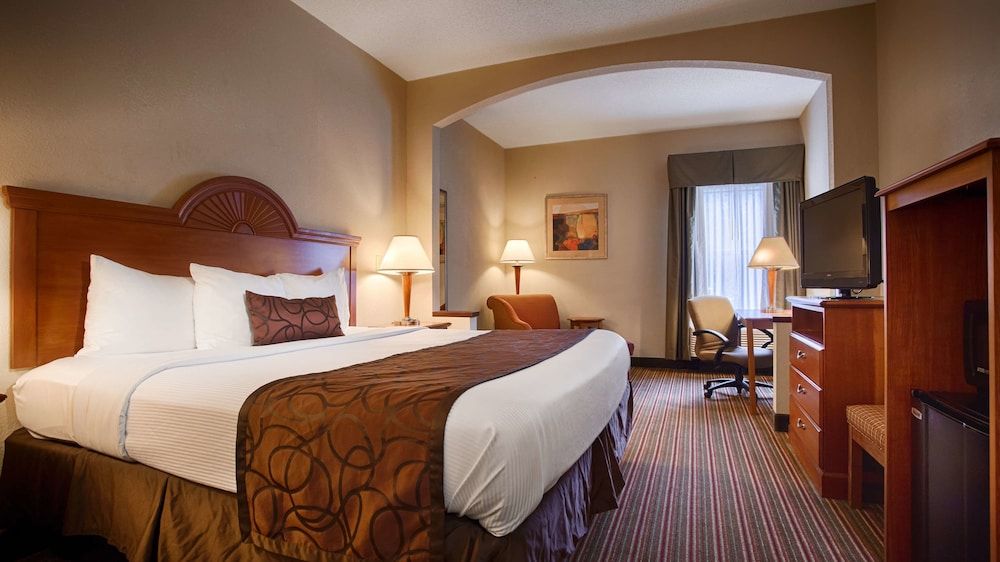 Best Western Plus Edison Inn Deluxe Room, 1 King Bed, Non Smoking, Refrigerator & Microwave 2