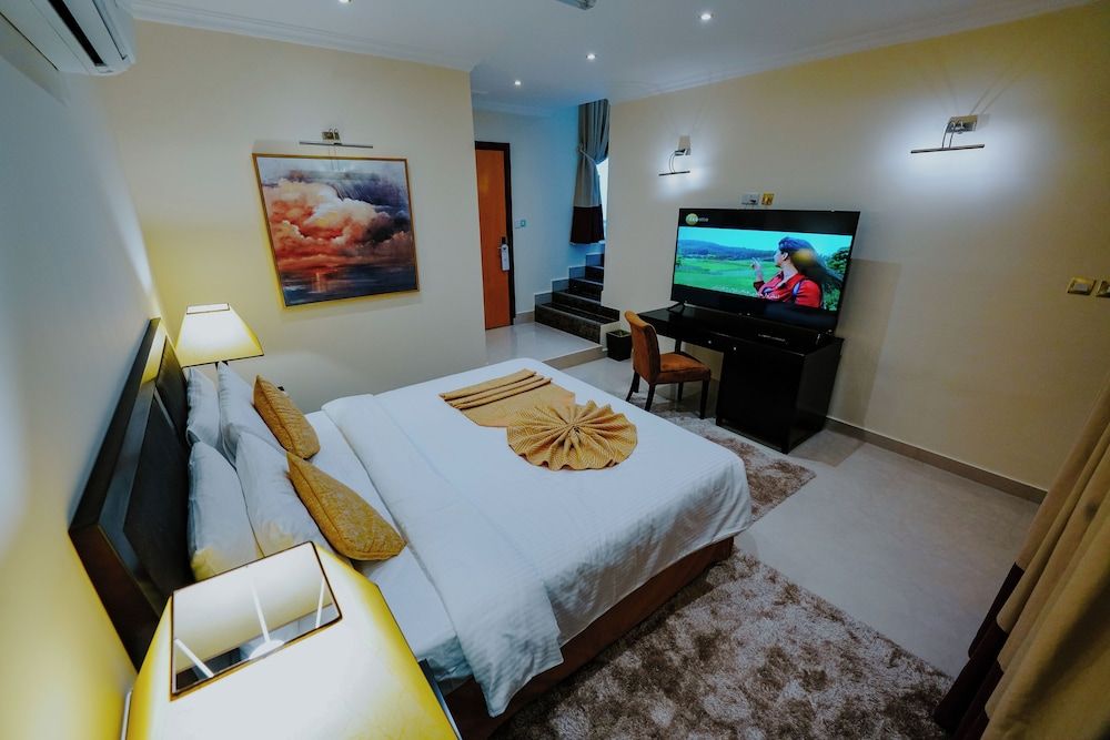 Royal Suite King with private pool, Smoking
