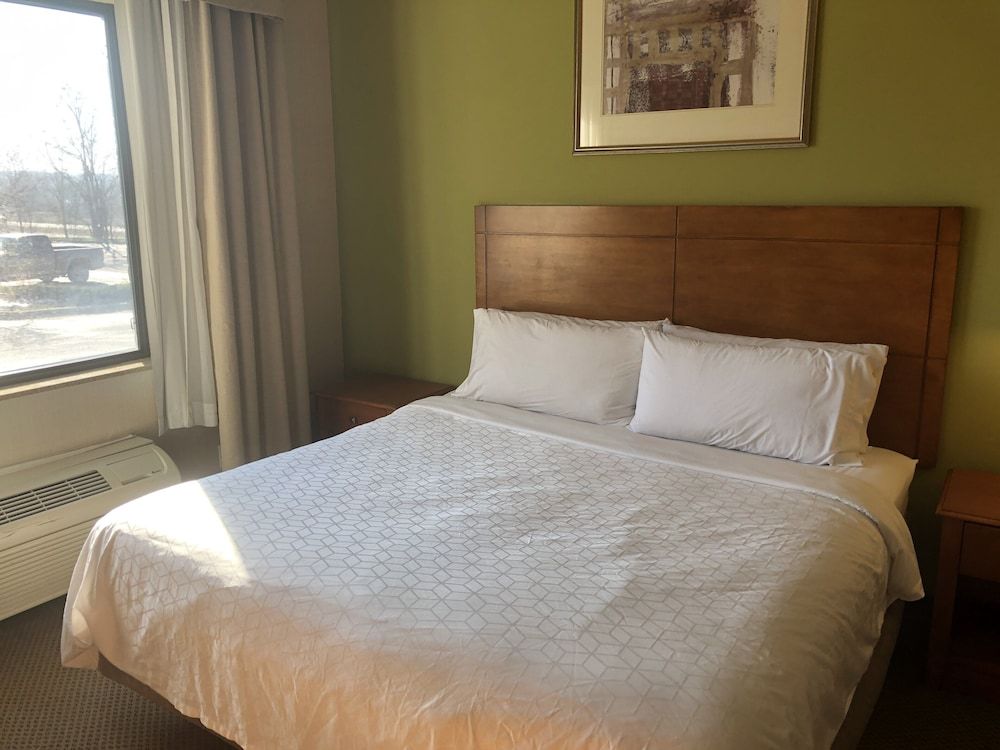 Suite, 1 King Bed, Accessible (Comm, Tub)