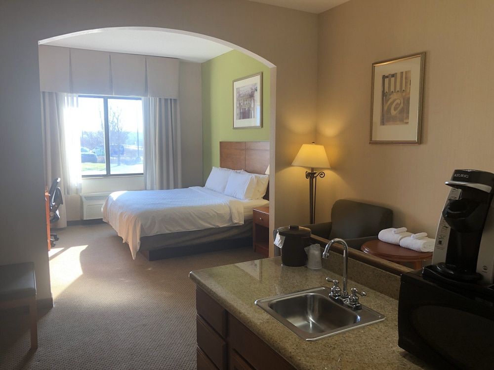 Suite, 1 King Bed, Accessible (Comm, Tub)