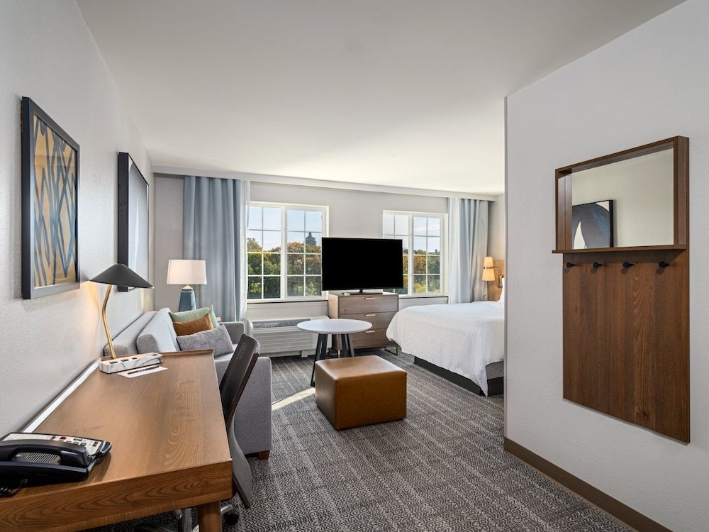 Studio Suite, 1 Queen Bed, Kitchen, River View