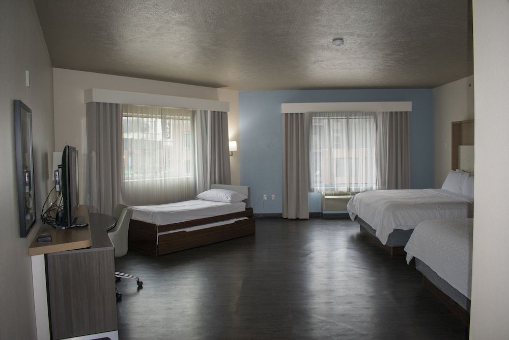 Suite, Multiple Beds (TDM Stadium View)