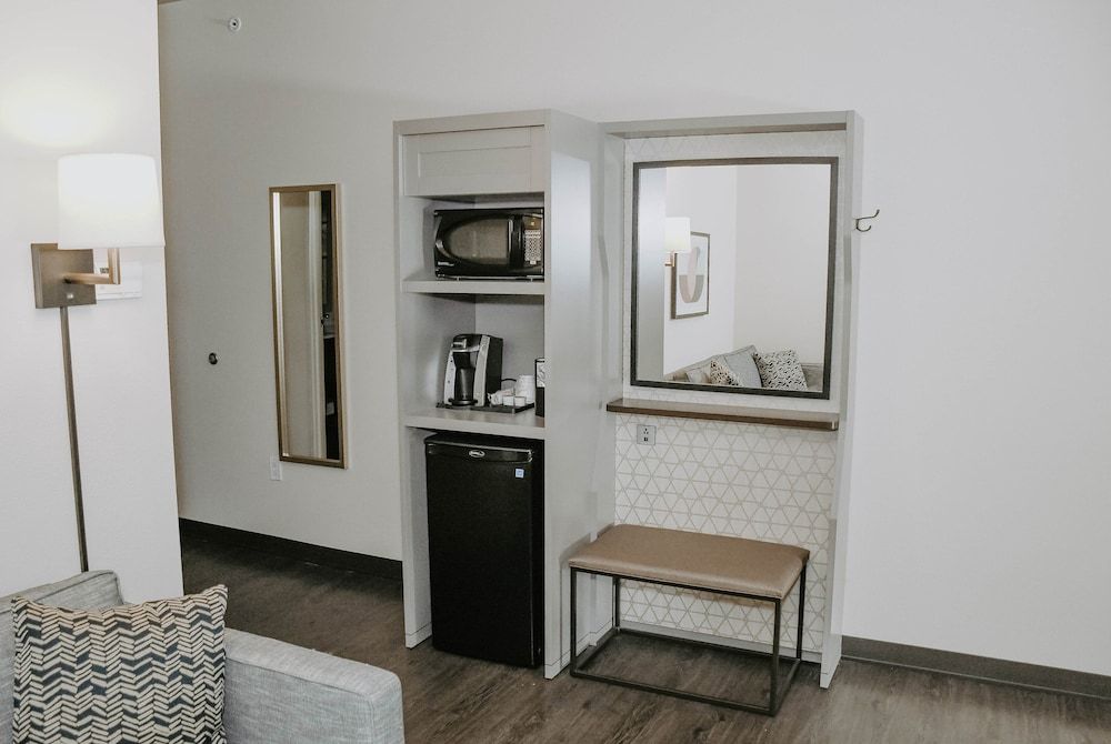 Holiday Inn Omaha Downtown - Waterpark by IHG Standard Room, Multiple Beds 7