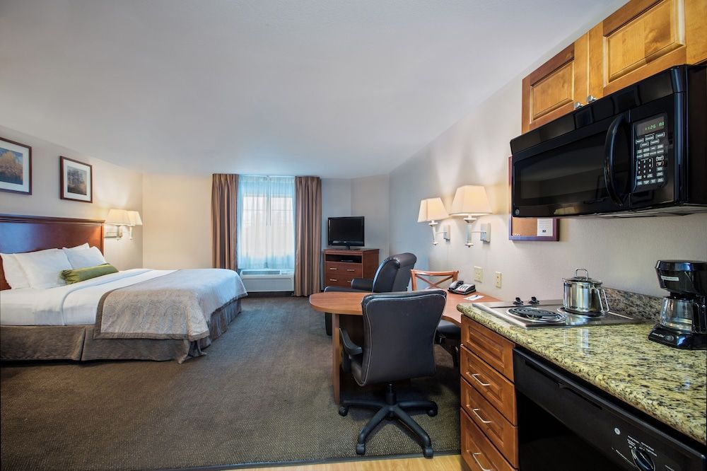 Studio Suite, 1 King Bed, Accessible Bathtub (Mobility)