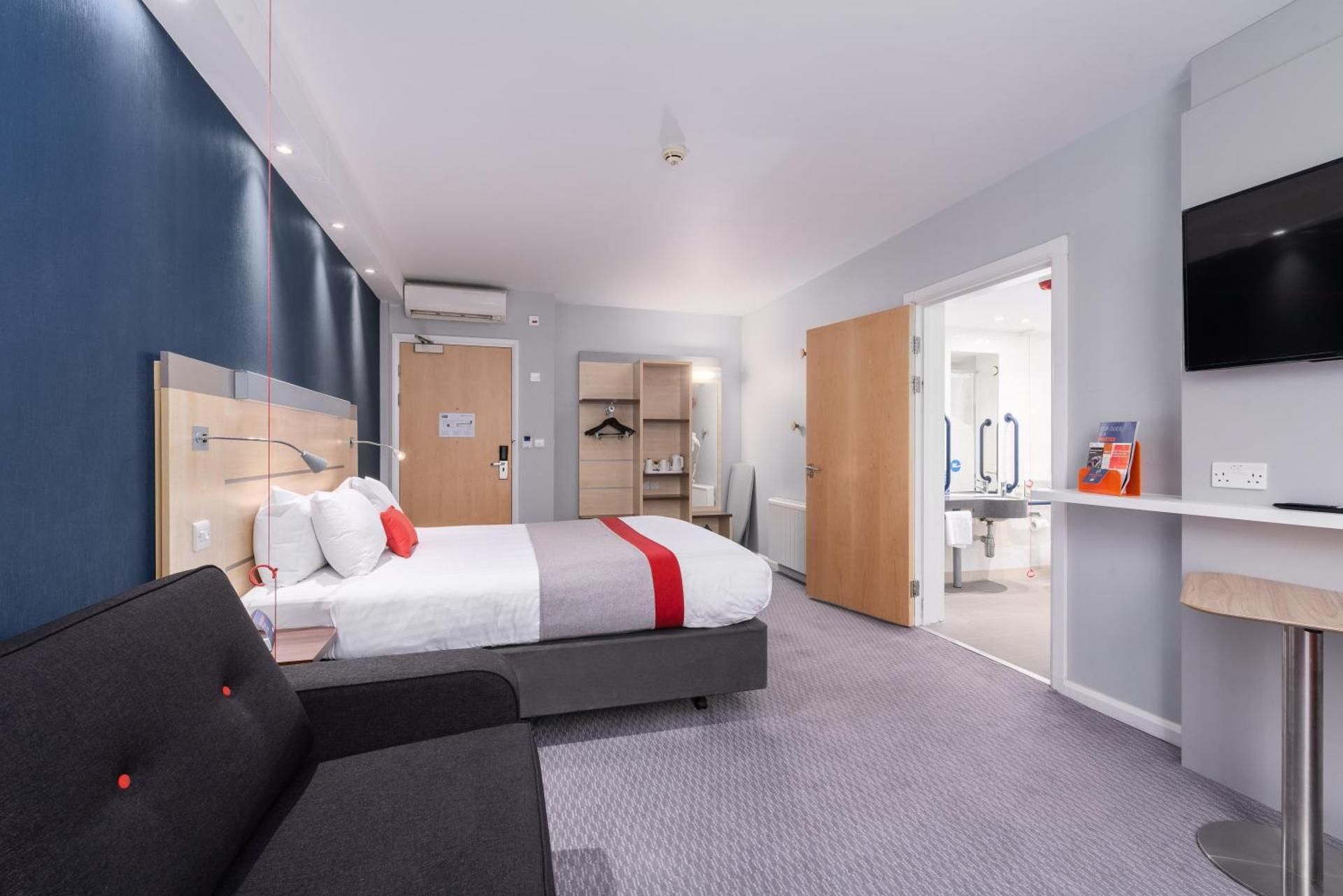 1 Double Wheelchair Accessible with Free Hot Breakfast