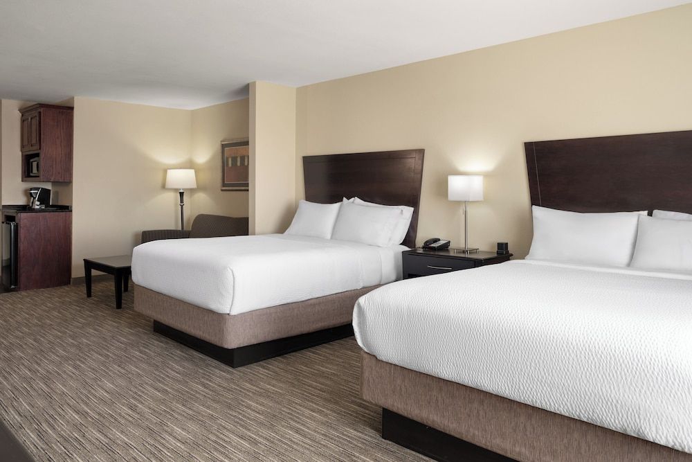 Suite, 2 Queen Beds, Microwave