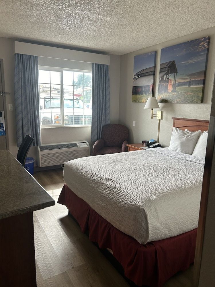 Standard Room, 1 Queen Bed