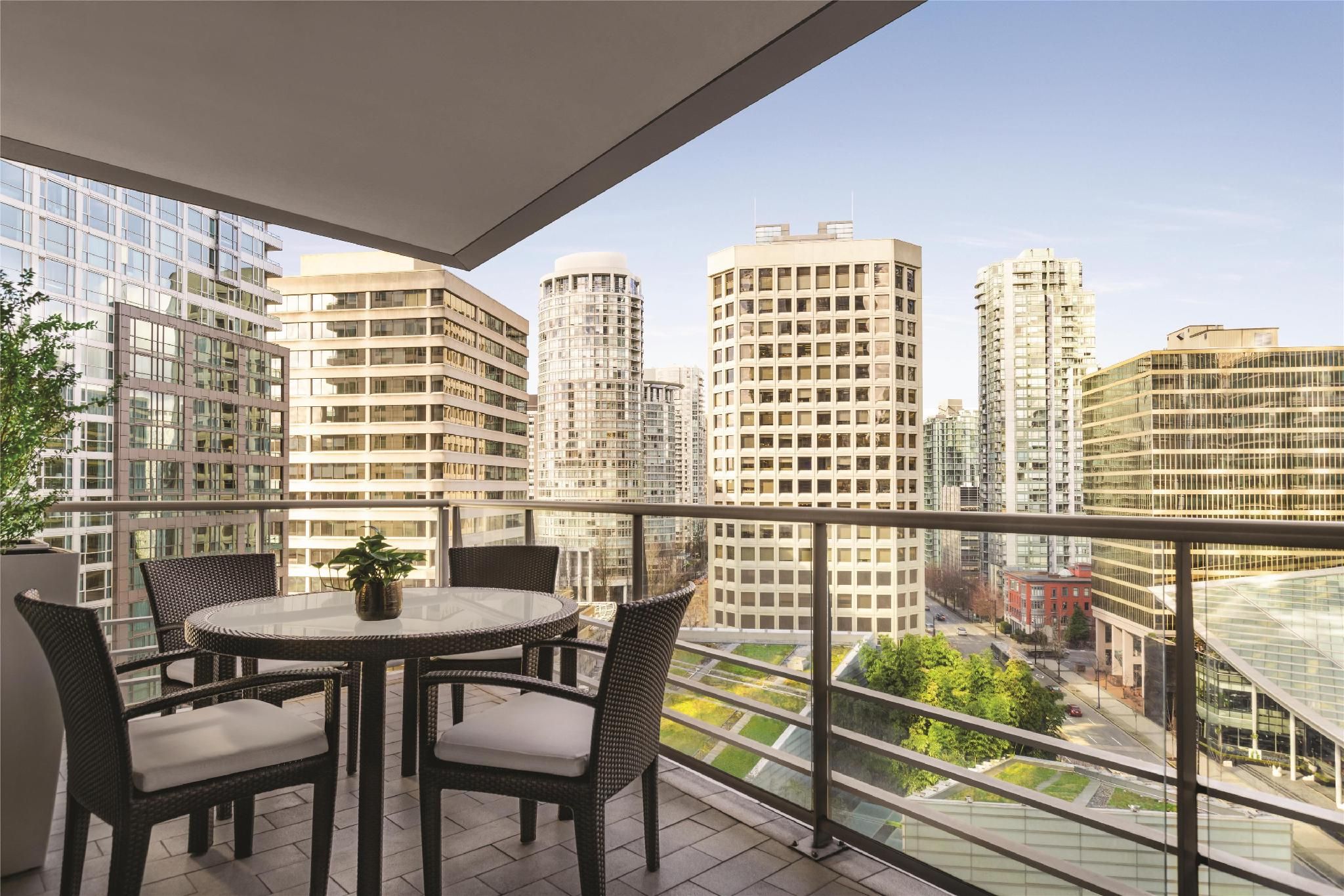 1 Bedroom Deluxe Suite With Balcony