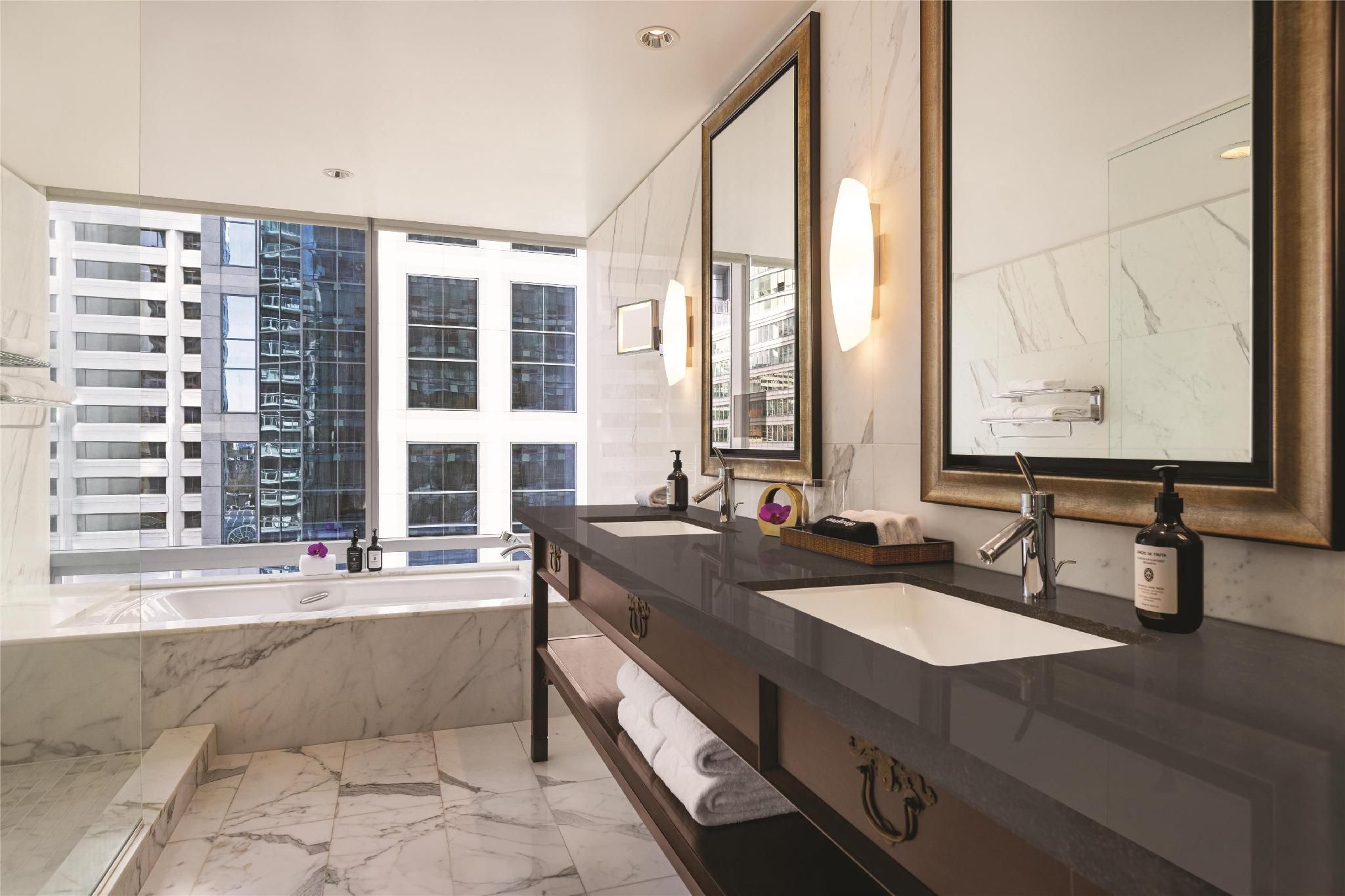 1 BEDROOM PREMIUM SUITE WITH BALCONY