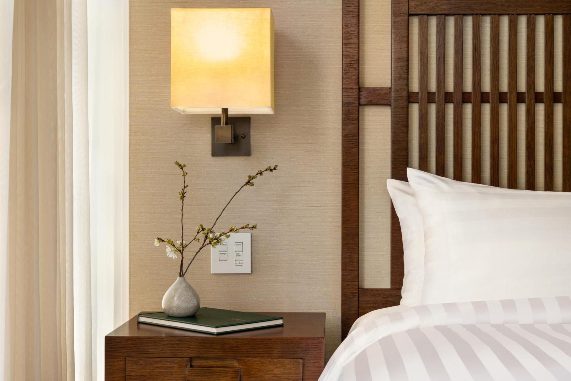 Hyatt Vancouver Downtown Alberni 1 King Bed City View 2