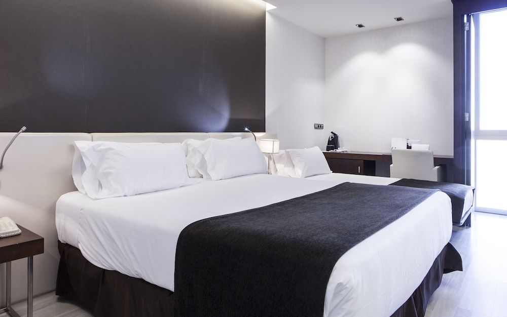 Hotel Diagonal Plaza Triple Room (2 Adults + 1 Child)