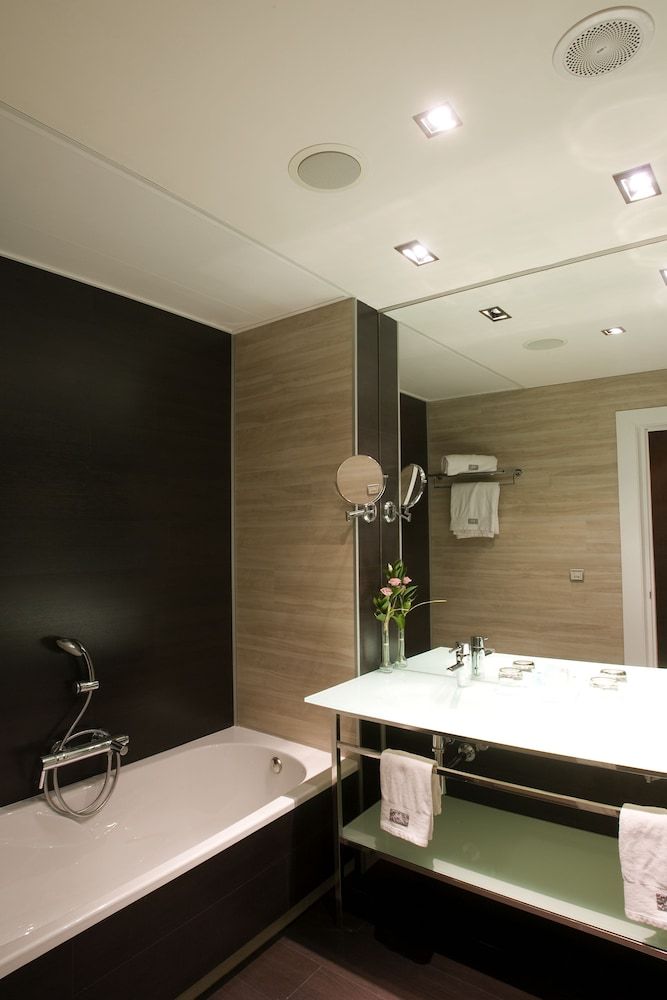 Hotel Diagonal Plaza Standard Double Room 6