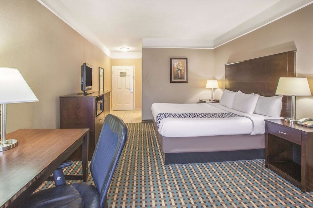 Room, 1 King Bed, Accessible, Non Smoking (Bathtub)
