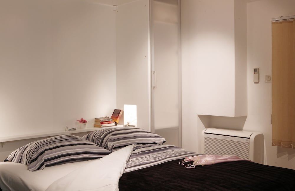 undefined MirÓ Studio Apartments 10