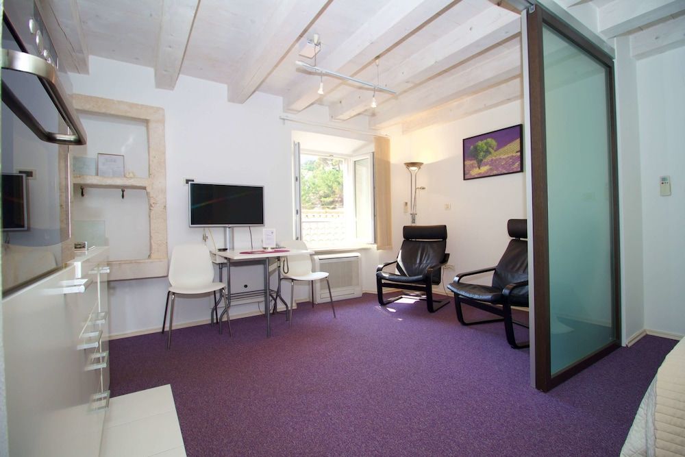 MirÓ Studio Apartments Studio, 1 Double Bed (Ulica Sv.Durda 16) 12