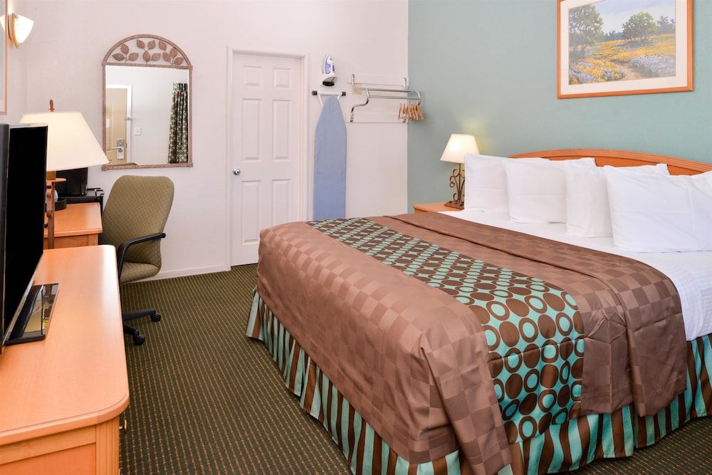 Room, 1 King Bed, Non Smoking