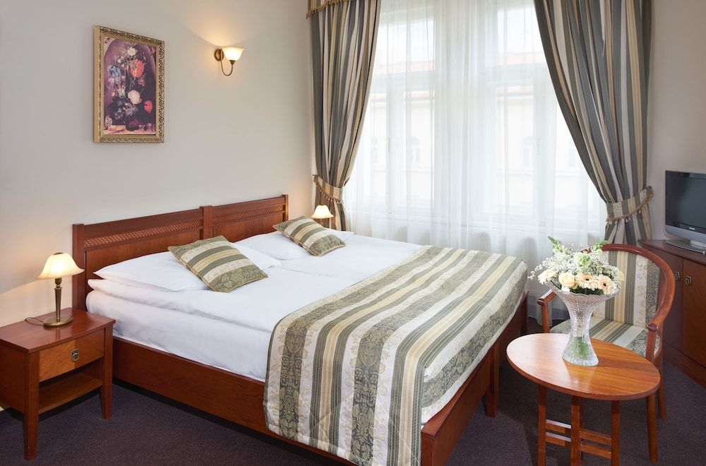 Amigo City Centre Hotel Standard Double or Twin Room 3