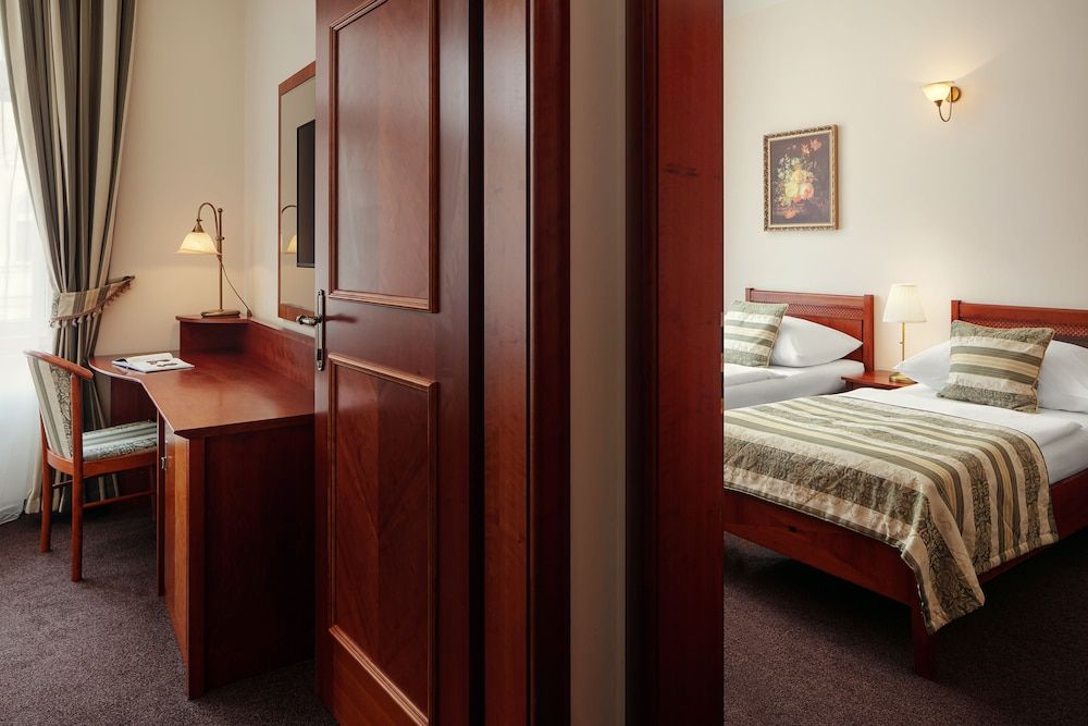 undefined Amigo City Centre Hotel 4