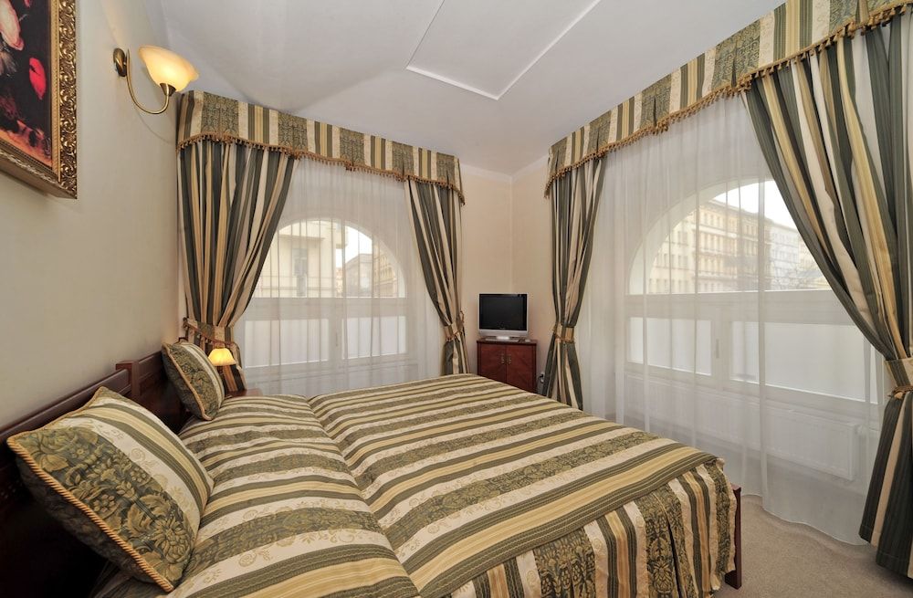 Amigo City Centre Hotel Standard Double or Twin Room 4