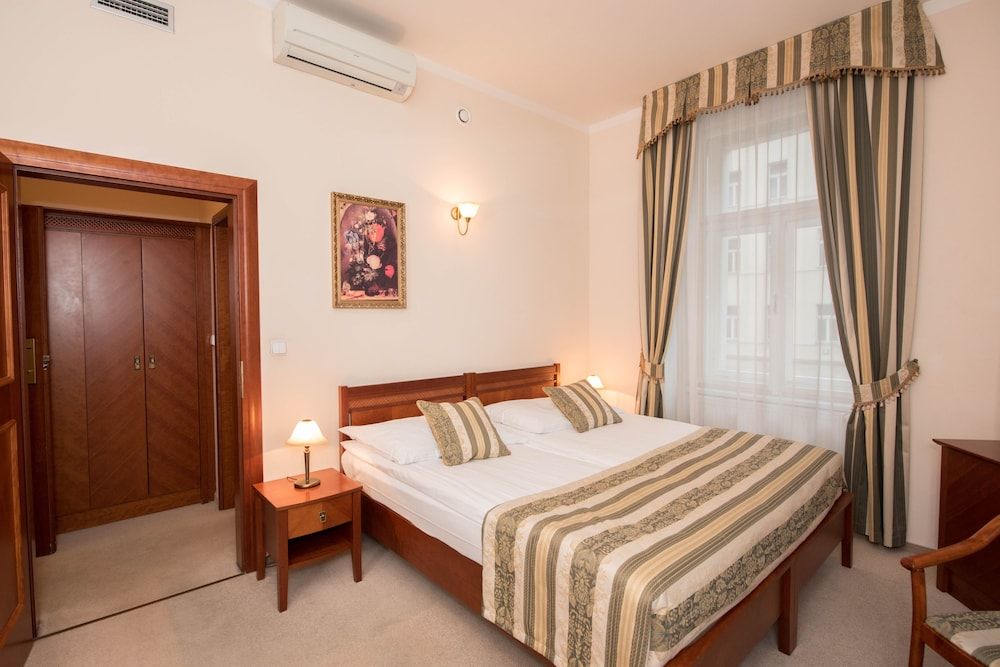 Amigo City Centre Hotel Standard Double or Twin Room