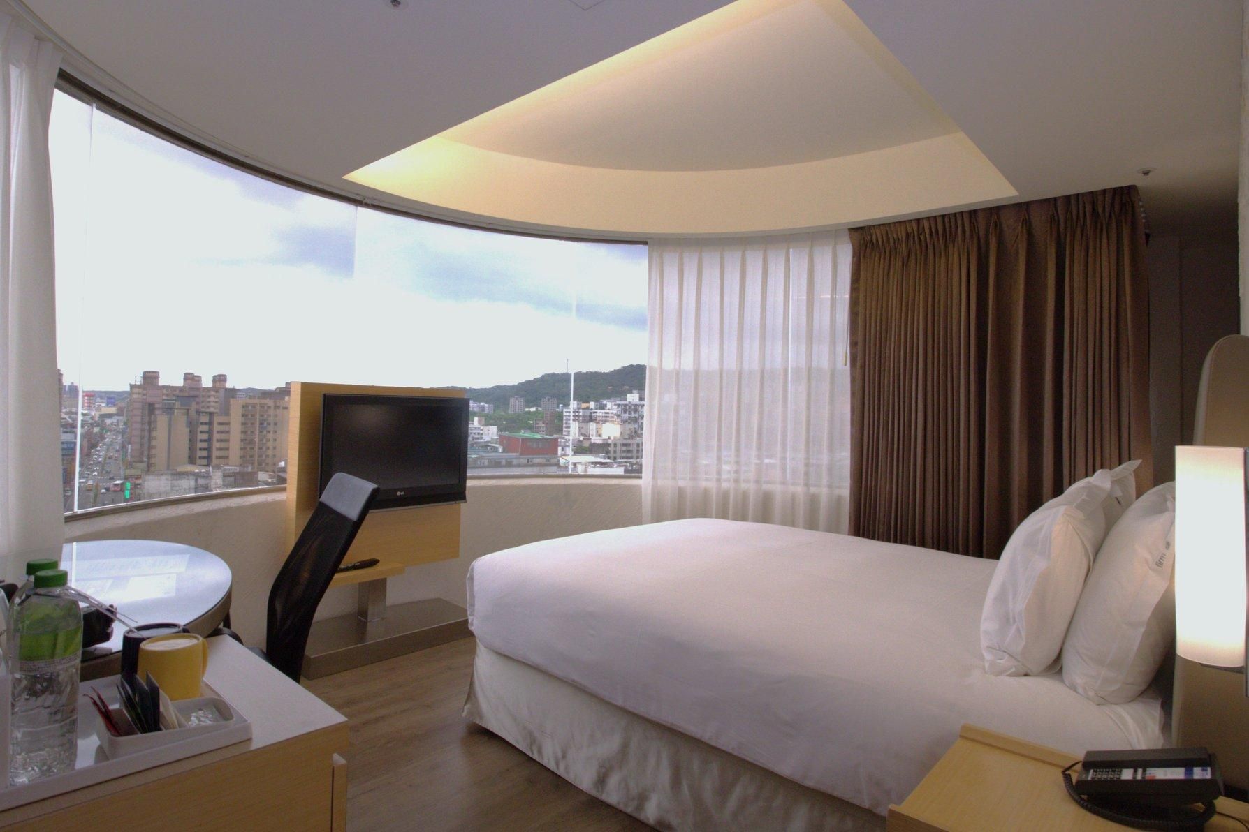 1 Queen Standard City View