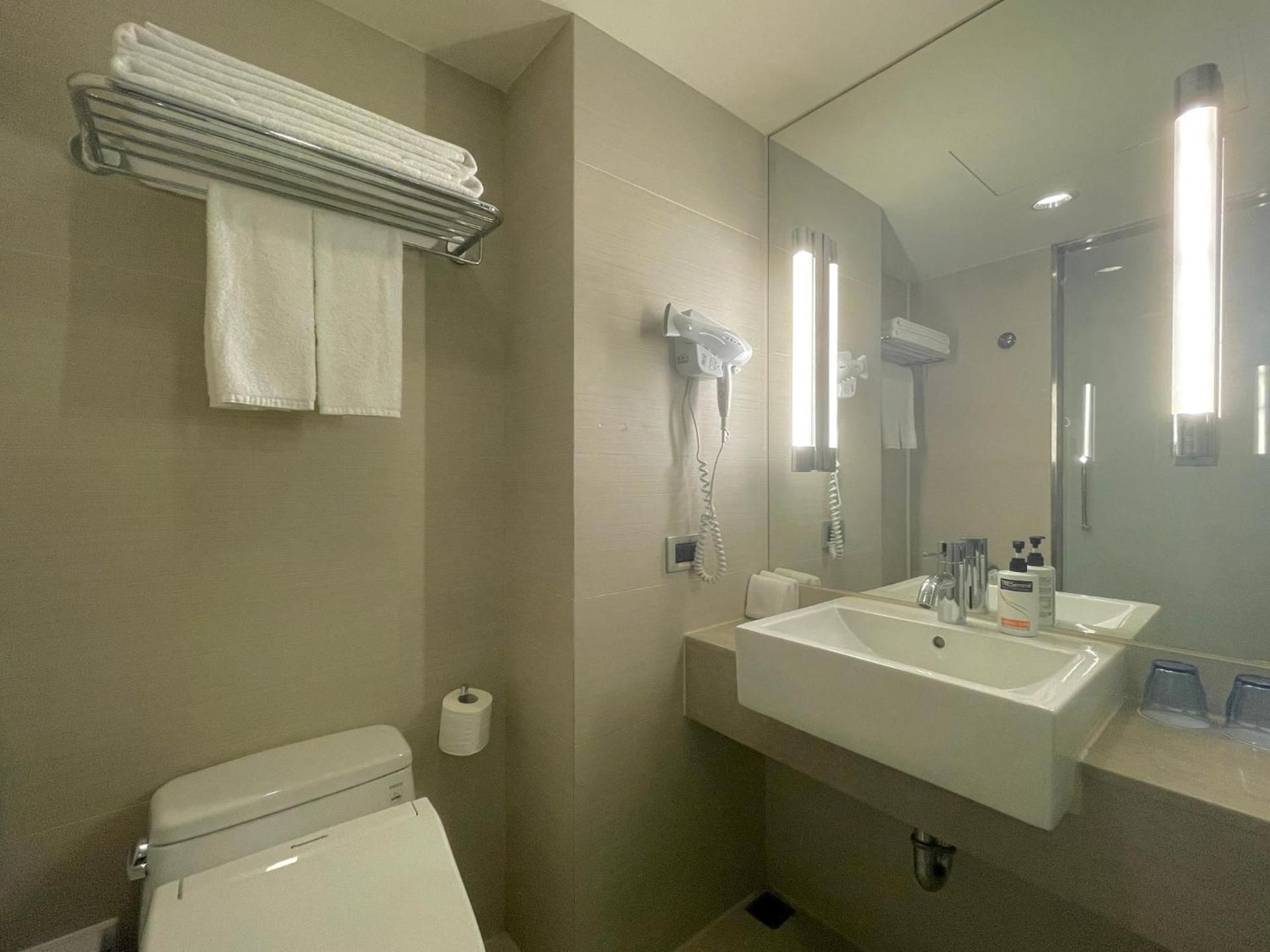 Standard Queen Room - Accessible