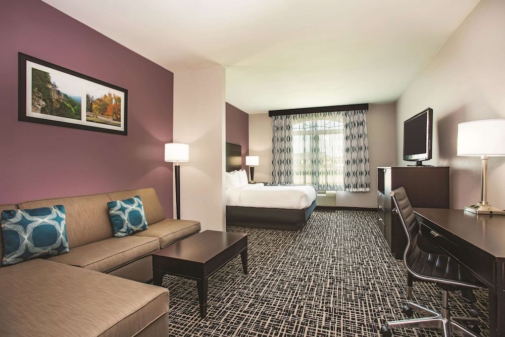 Deluxe Suite, 1 King Bed, Non Smoking (Deluxe Executive Suite)