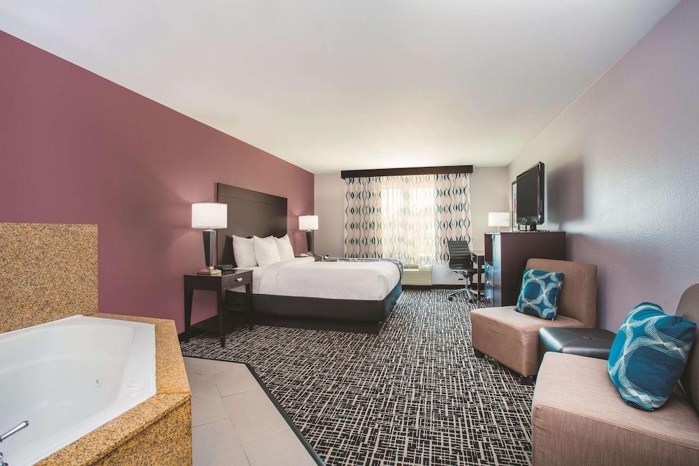 Deluxe Suite, 1 King Bed, Non Smoking