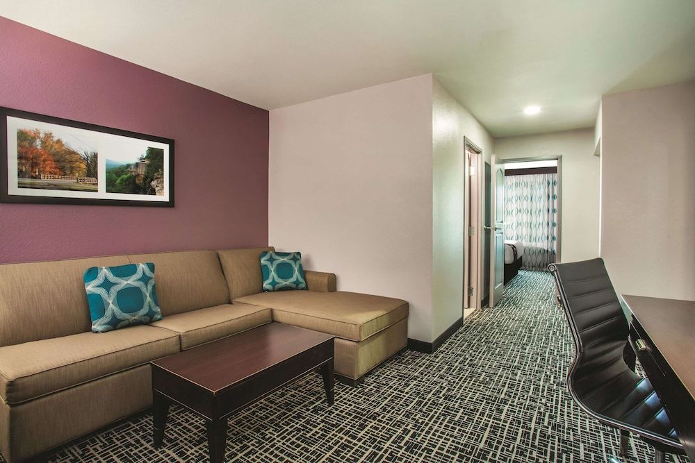 Deluxe Suite, 1 King Bed, Non Smoking (Deluxe Family Suite)