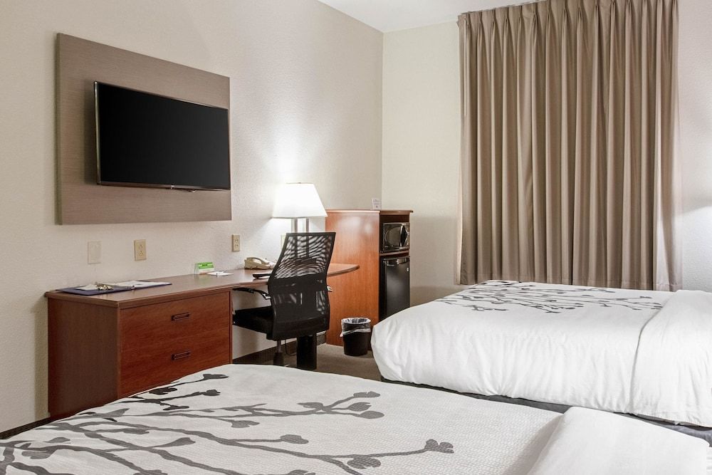 Standard Room, 2 Queen Beds, Non Smoking