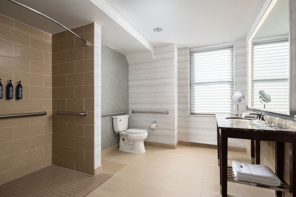 Traditional Room, 2 Queen Beds, Non Smoking (Mobility Accessible, Roll-in Shower)