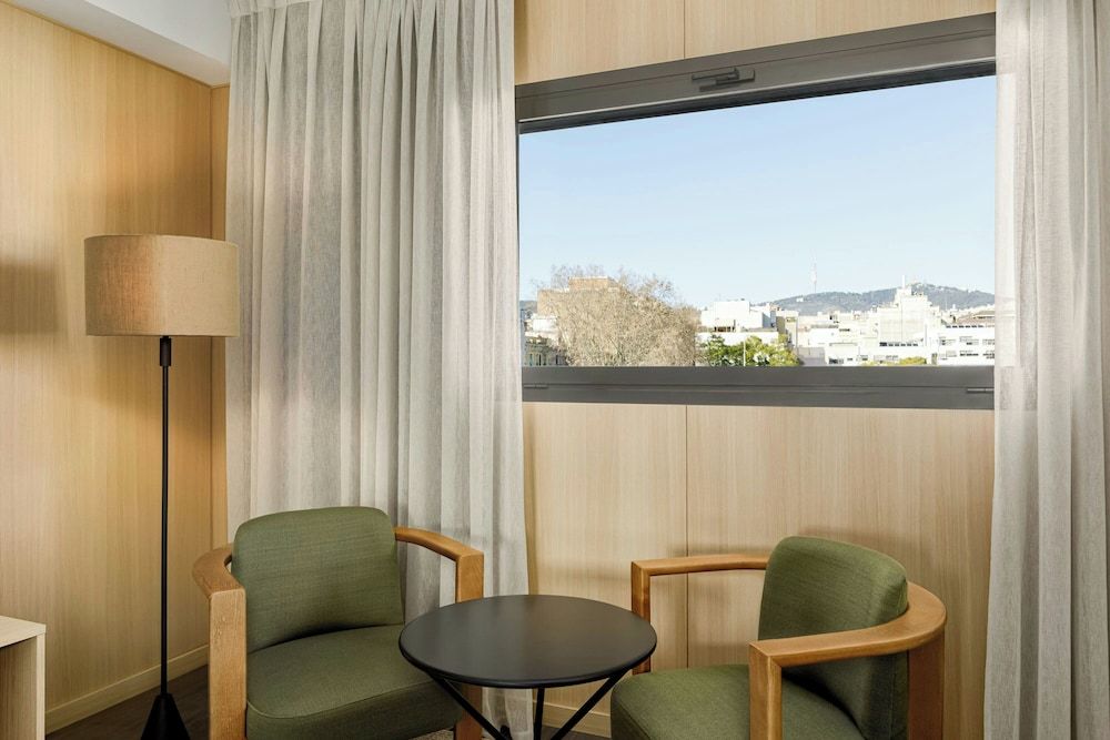 AC Hotel Sants by Marriott Standard Room, 1 Queen Bed 8