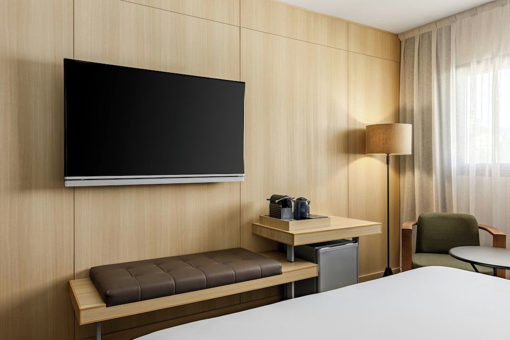 AC Hotel Sants by Marriott Standard Room, 1 Queen Bed 7