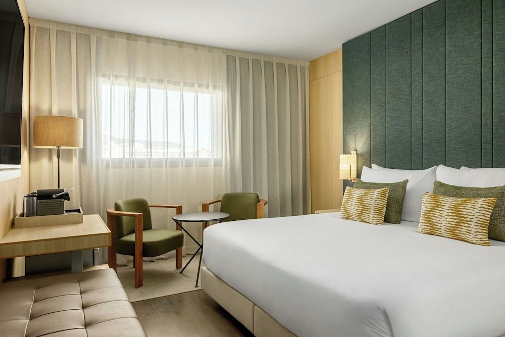 AC Hotel Sants by Marriott Standard Room, 1 Queen Bed 4