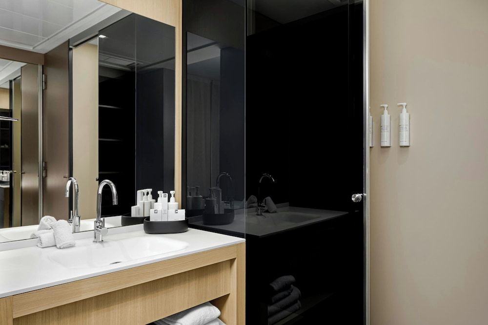 AC Hotel Sants by Marriott Standard Room, 1 Queen Bed 5