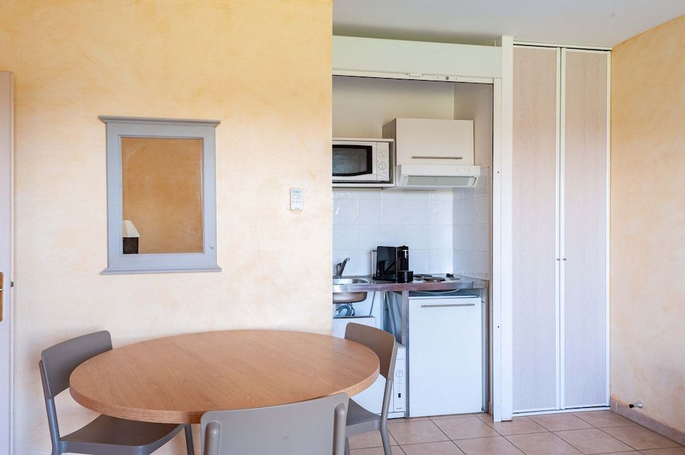 ResidHotel Golf Grand Avignon One bedroom apartment for 4 people 8