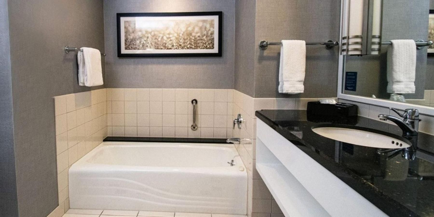 Forum Tower Luxury River View King Room with Sofa - Non-Smoking