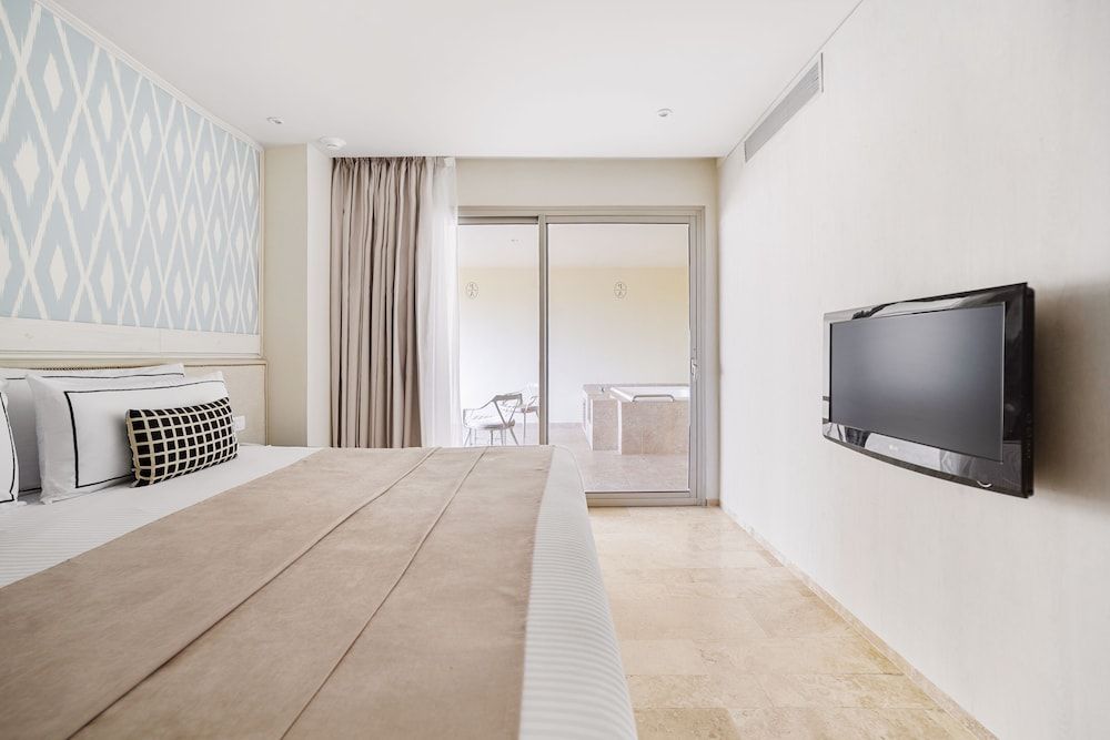 Privilege Aluxes Isla Mujeres Adults Only Superior Aluxes with Whirlpool bath