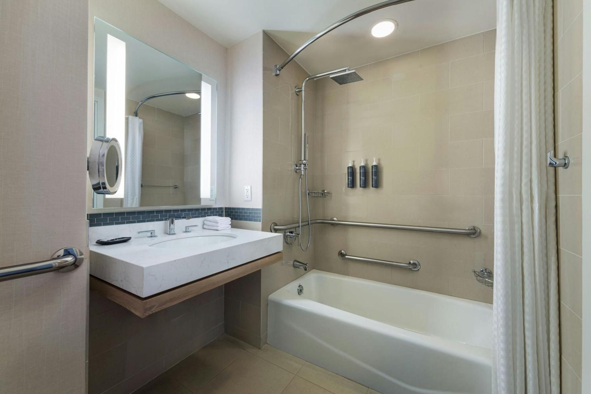 Traditional King Room with Roll-in Shower - Mobility Accessible