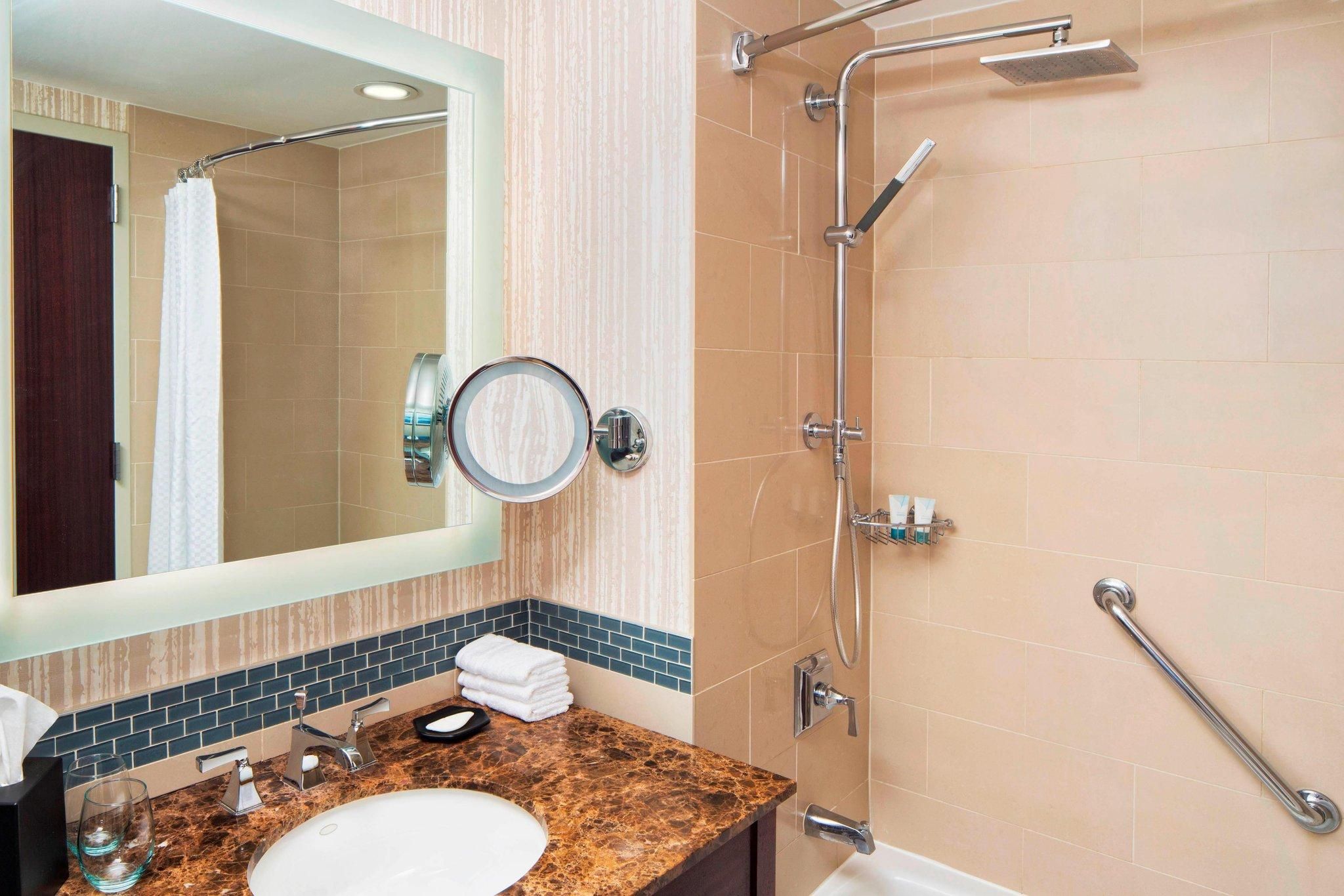 Deluxe, Guest room, 2 Queen, High floor