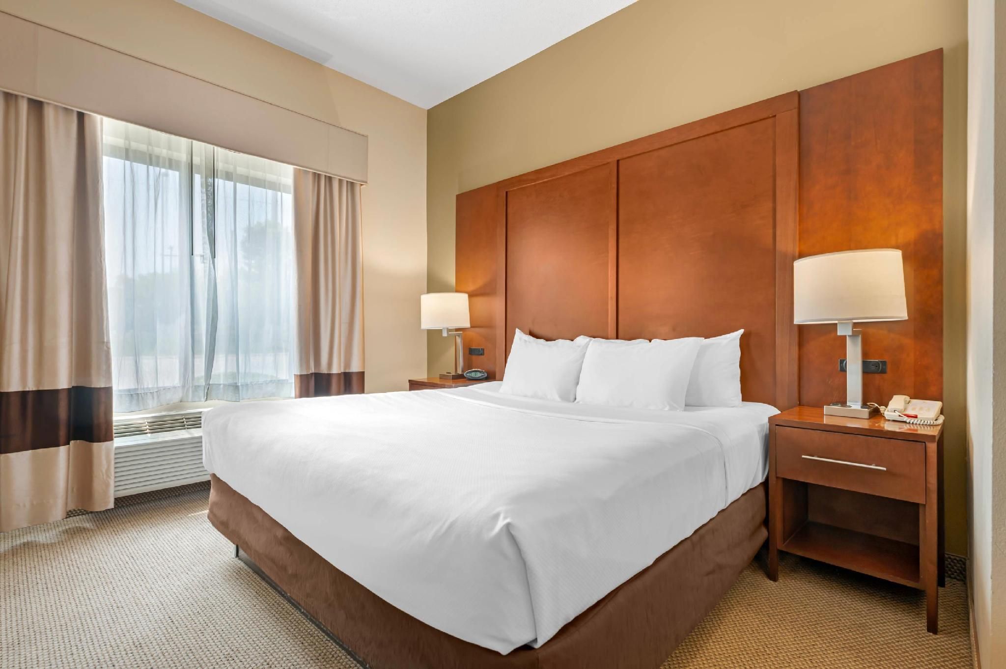 1 King Bed, Suite, Non-Smoking, Upgrade