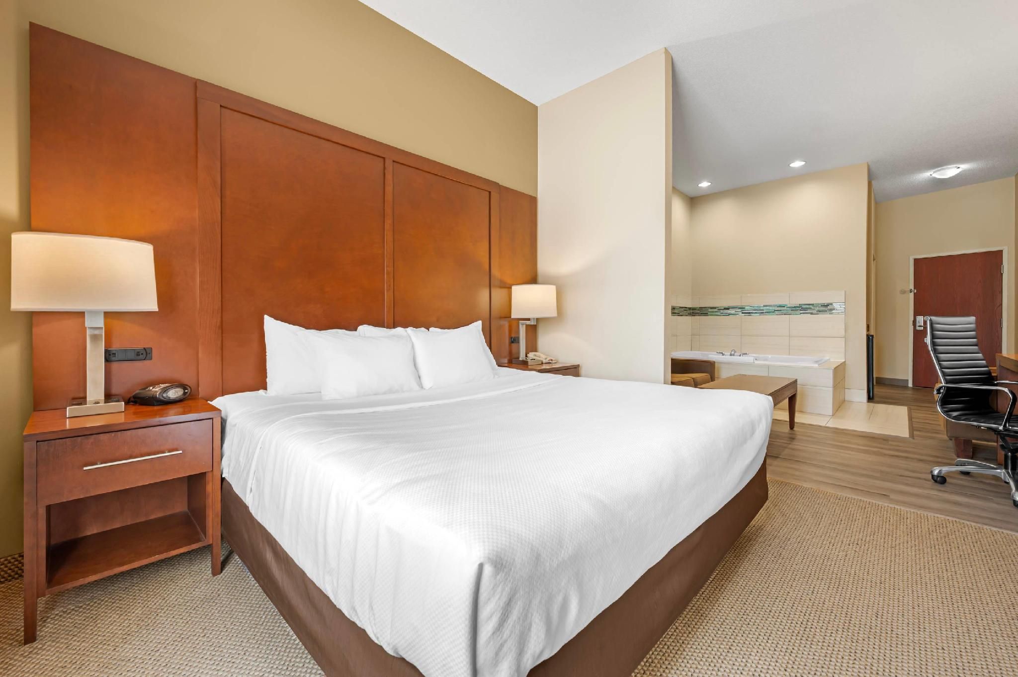 1 King Bed, Suite, Non-Smoking, Upgrade