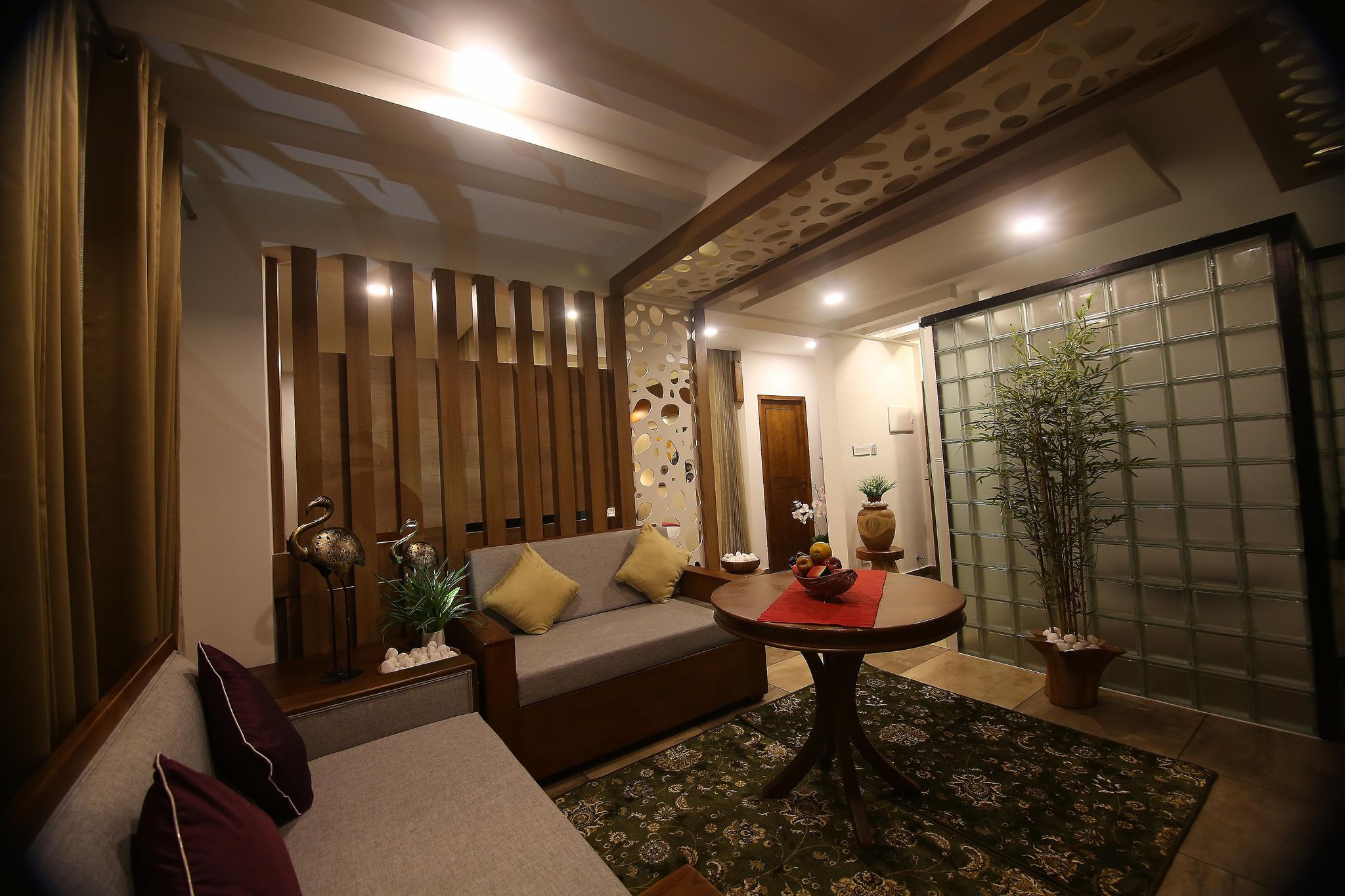 Luxury Suite with Lake View