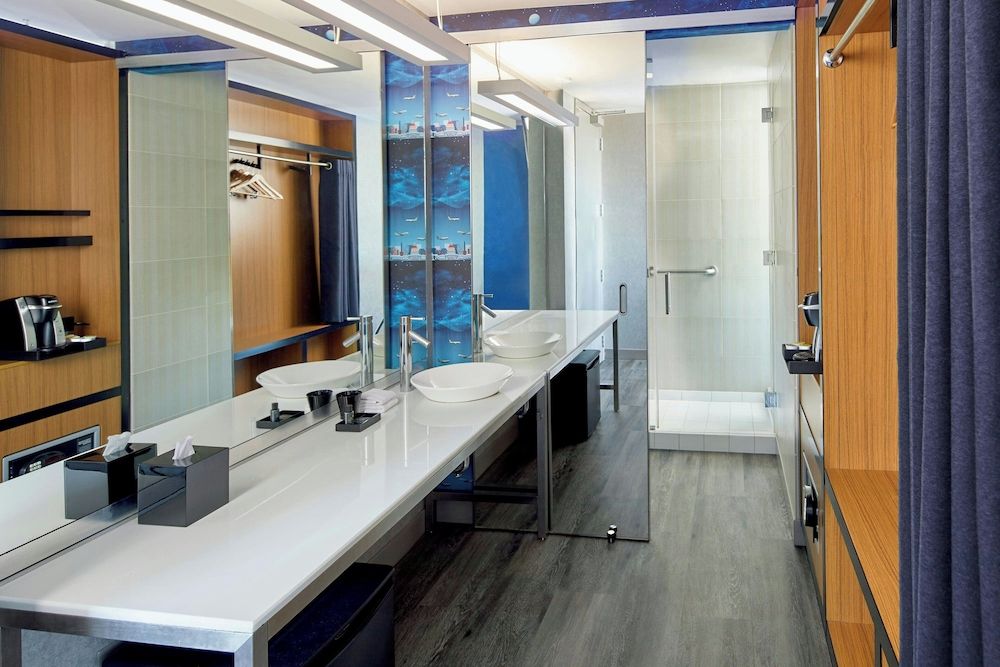 Room, 1 King Bed (Mobility/Hearing Accessible, Tub)