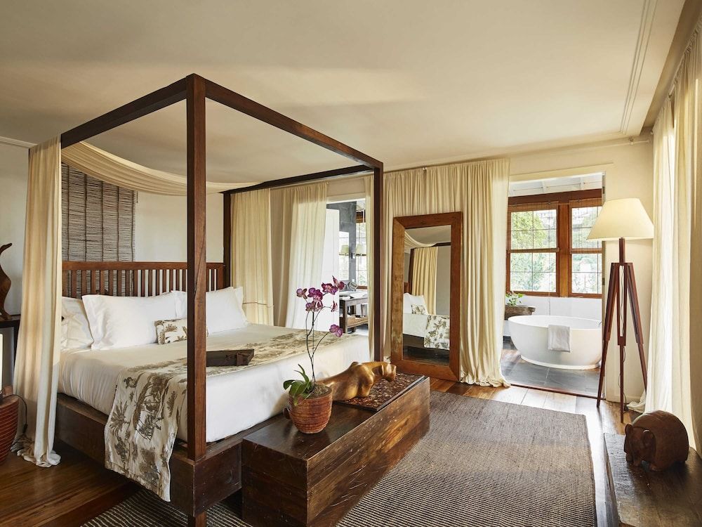 Suite, 1 King Bed, Balcony