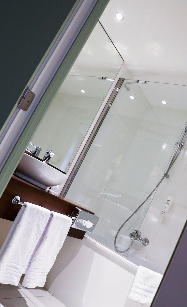 Hotel de la Couronne Standard Double Room 5