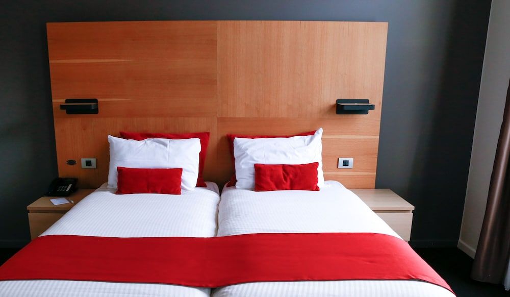 Hotel de la Couronne Standard Twin Room 2