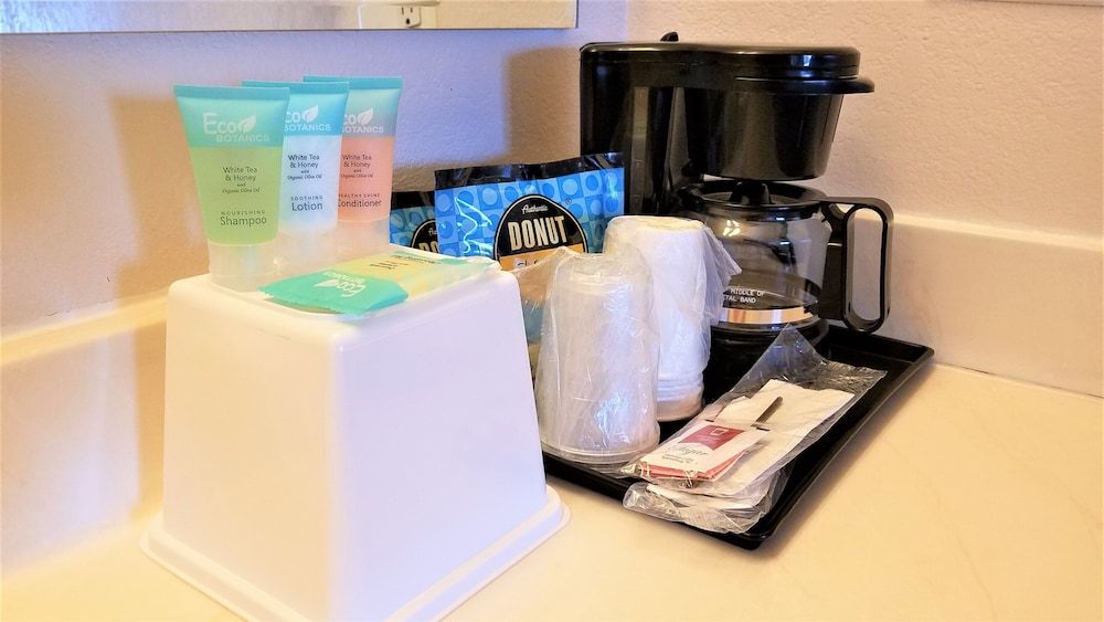 Motel 8 Laramie Room, 1 King Bed, Non Smoking 6